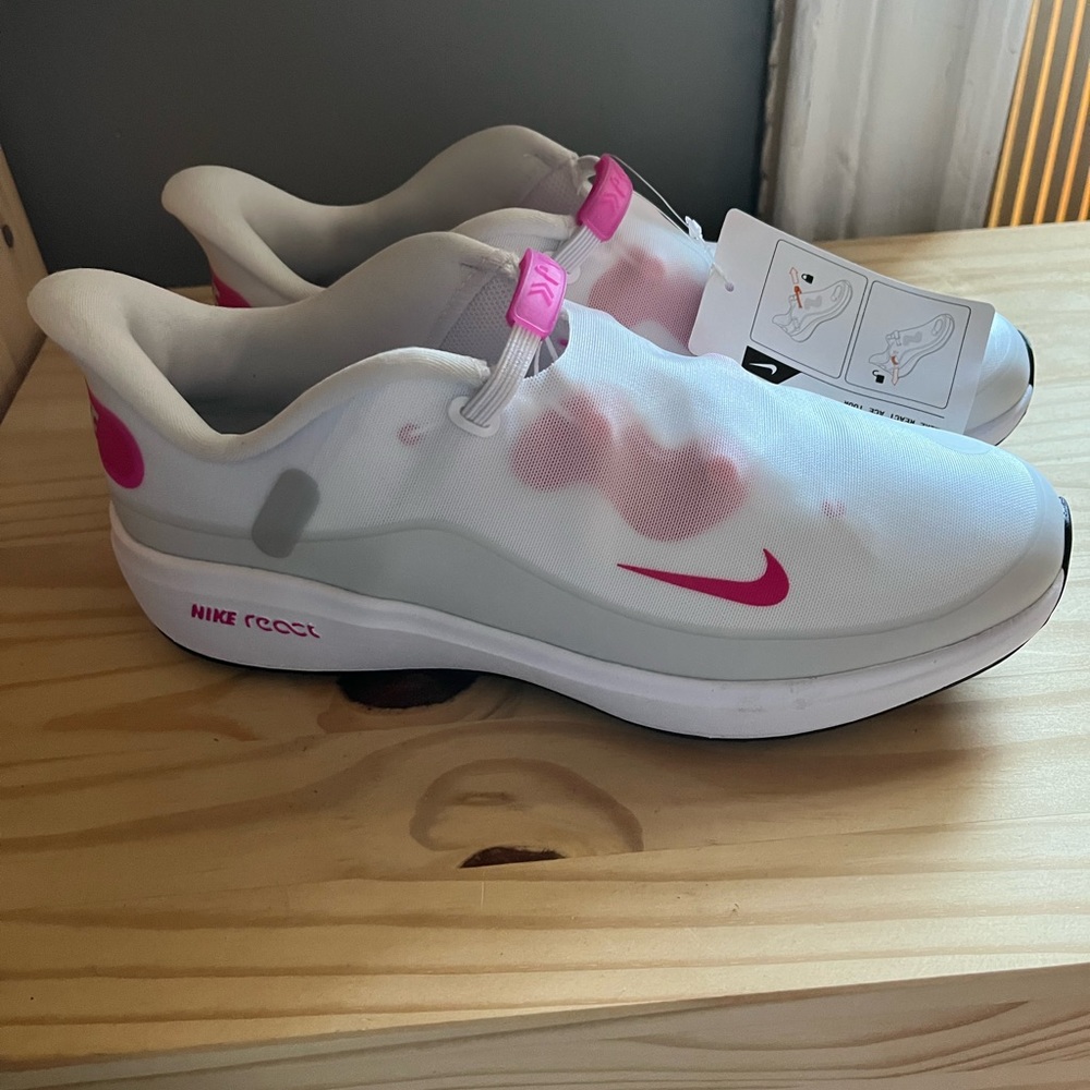 NWT Nike Women’s size 10.5 Golf Shoes React Ace Tour Flyease  CW 3096-105